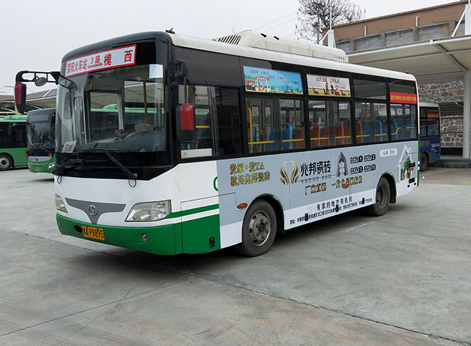 荥阳公交车体广告形式.jpg