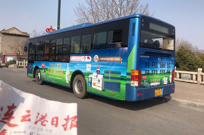 卫岗乳业公交车身投放案例-1.jpg