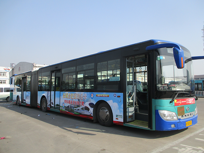 合肥30路公交车体广告